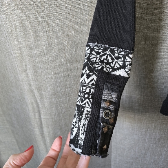 FREE PEOPLE BLACK HYPERACTIVE HIPPIE BUTTON STUD CUFF THERMAL TOP S - Picture 3 of 5